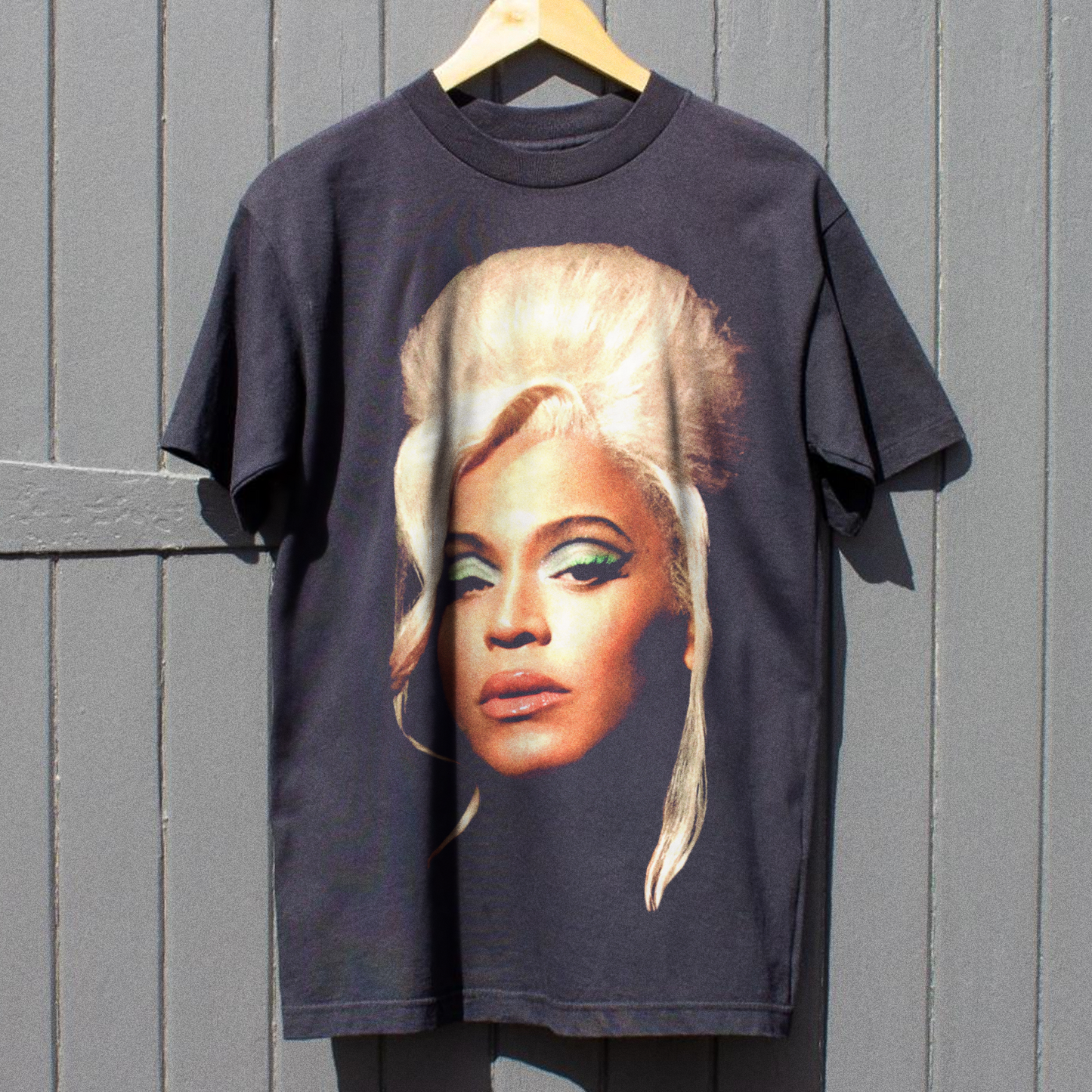 COWBOY CARTER BEYHIVE HEAVYWEIGHT BLACK T-SHIRT