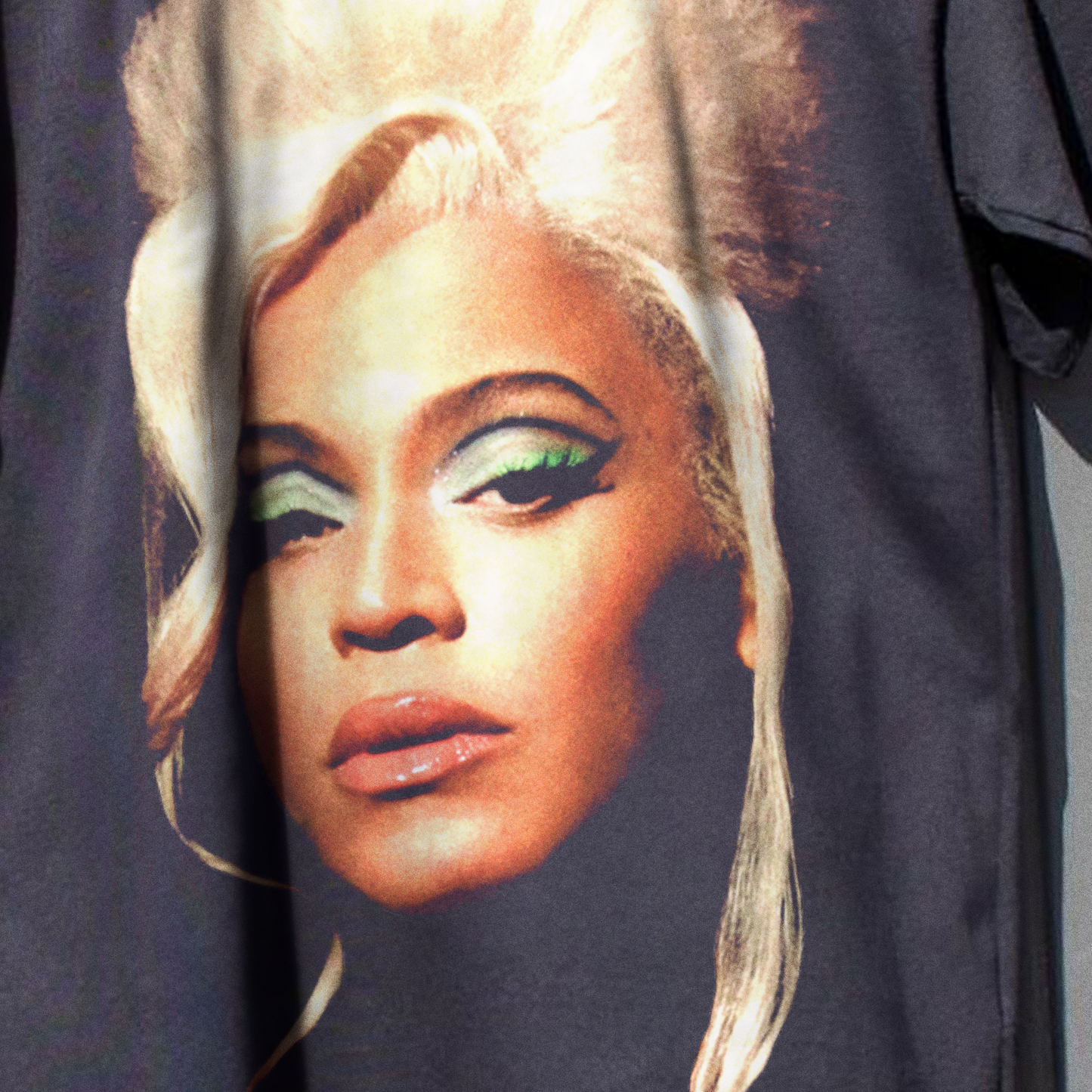 COWBOY CARTER BEYHIVE HEAVYWEIGHT BLACK T-SHIRT