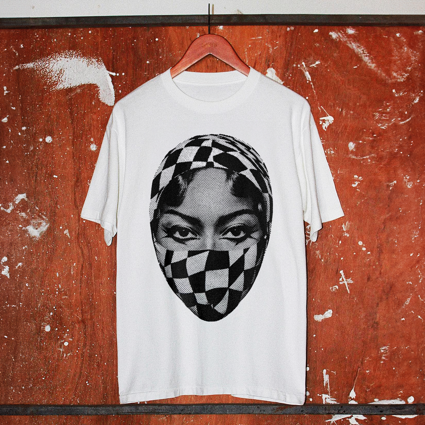 QUEEN BEY MASK HEAVYWEIGHT WHITE T-SHIRT