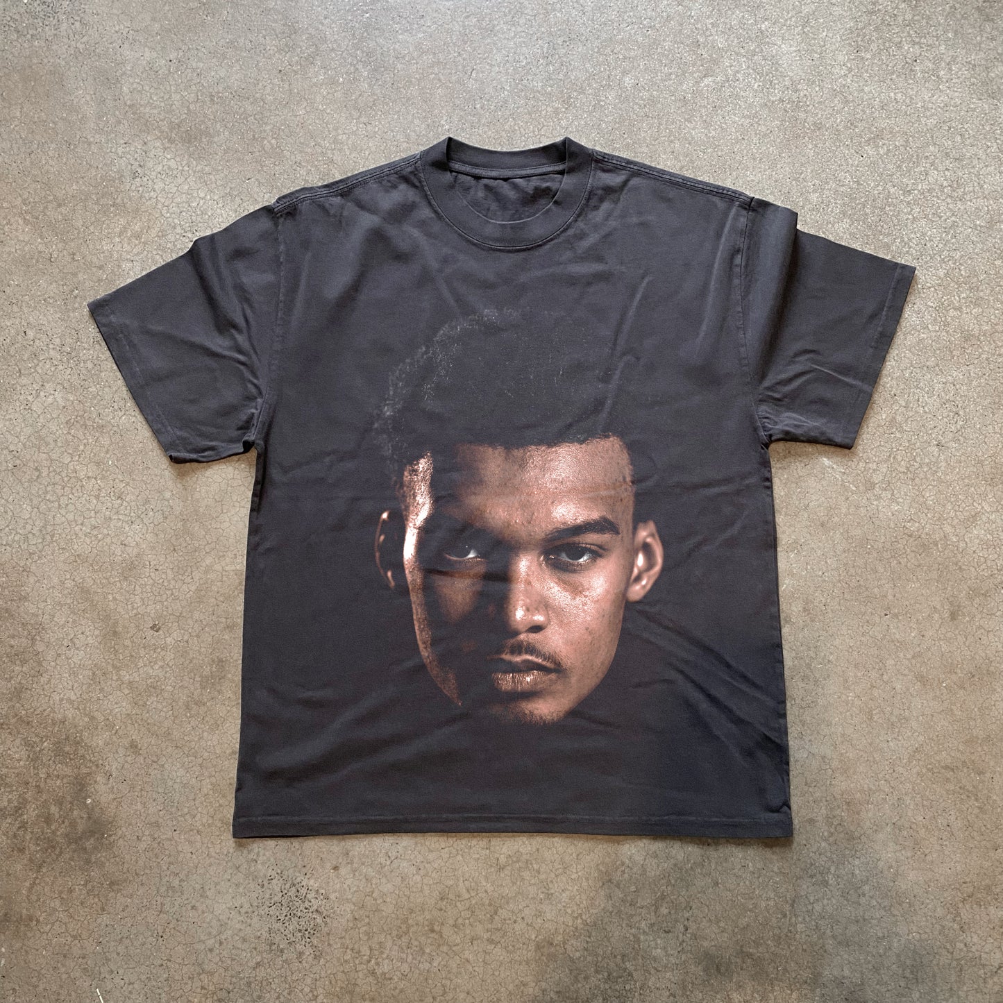 The Alien - Victor Wembanyama Heavyweight Black T-Shirt